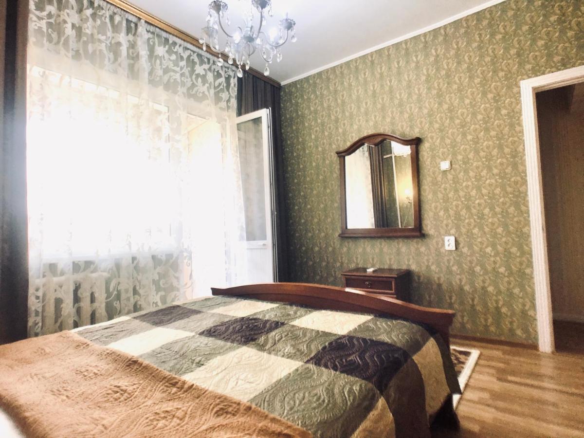 Cozy Three-Room Apartment With Mountain View アルマトイ エクステリア 写真