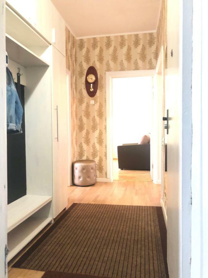 Cozy Three-Room Apartment With Mountain View アルマトイ エクステリア 写真